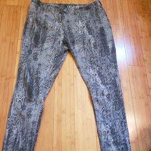 Gray & Black Snakeskin Skinny Jeans
